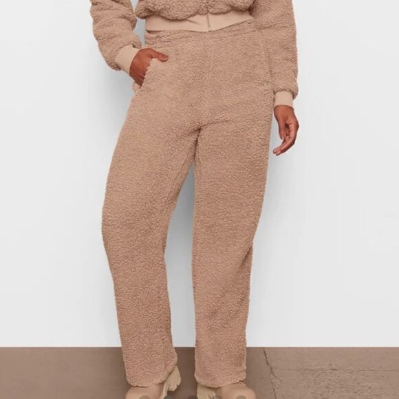 SKIMS Pants - NWT SKIMS Teddy Track Pants fleece Sherpa new
